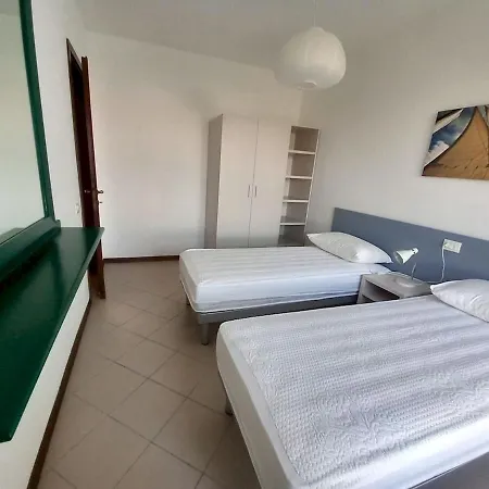 Daire 3-bedroom Beachfront In The Pineta Area Lignano Sabbiadoro
