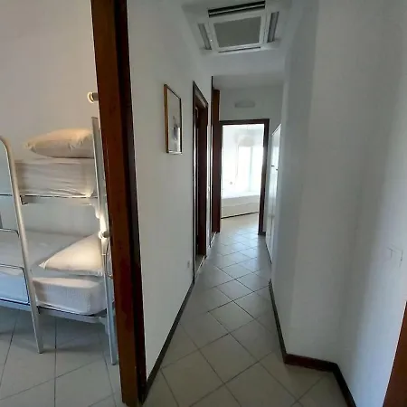 Daire 3-bedroom Beachfront In The Pineta Area Lignano Sabbiadoro